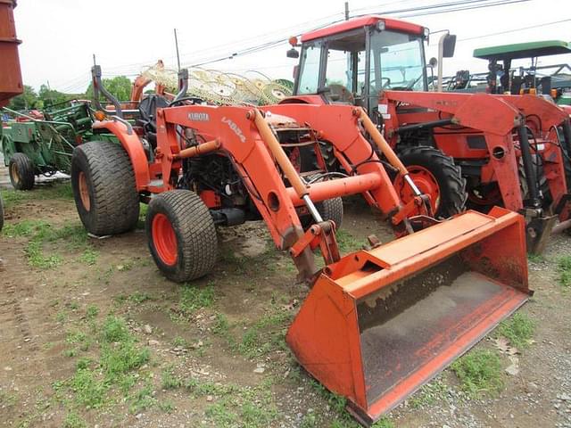 Image of Kubota L4240 equipment image 3