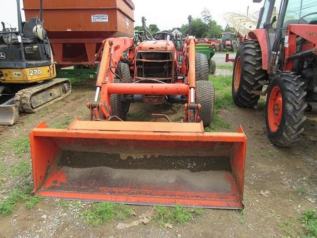 Image of Kubota L4240 equipment image 2