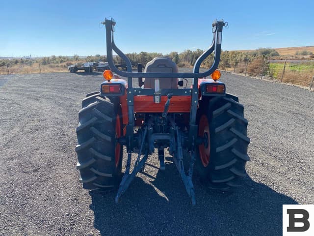 Image of Kubota L4240 equipment image 3
