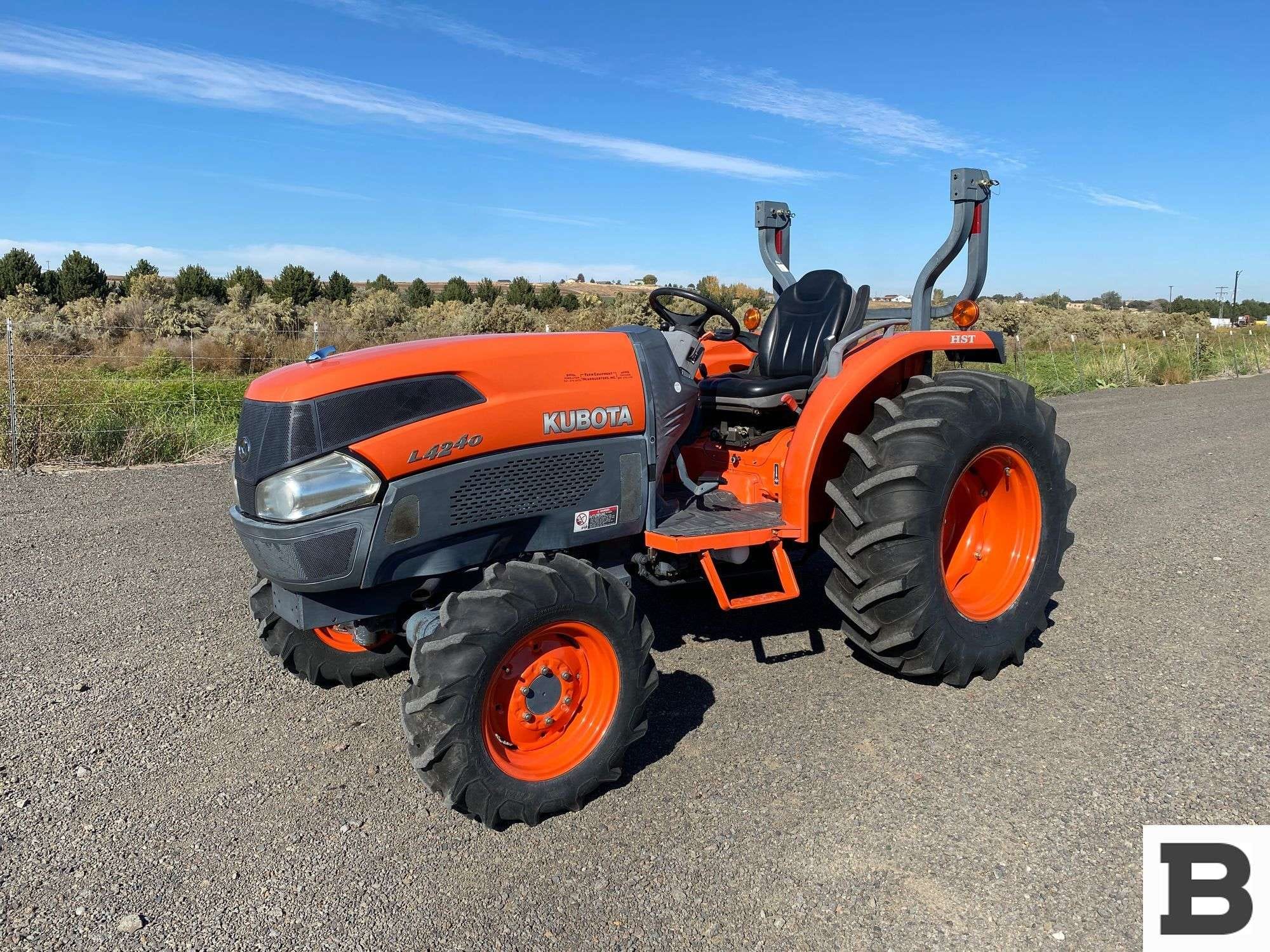 Kubota L4240 Equipment Image0