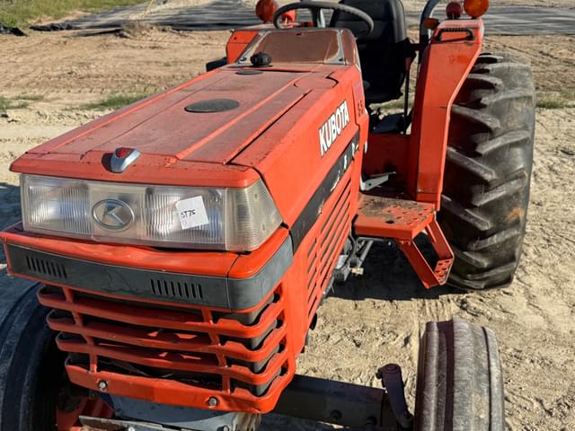 Image of Kubota L4300 equipment image 3