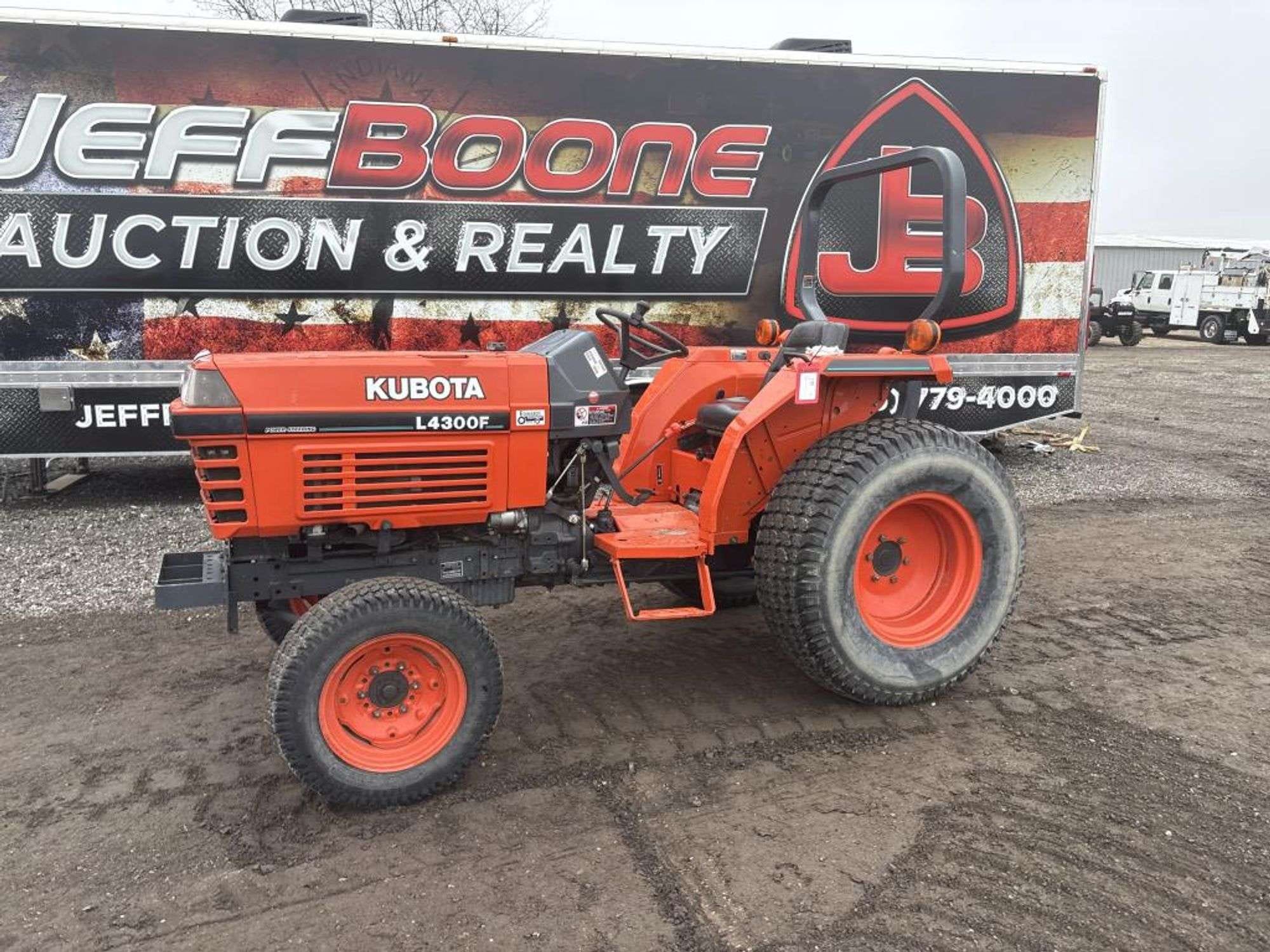 Kubota L4300 Equipment Image0