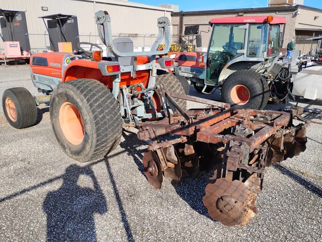 Image of Kubota L4330 equipment image 4