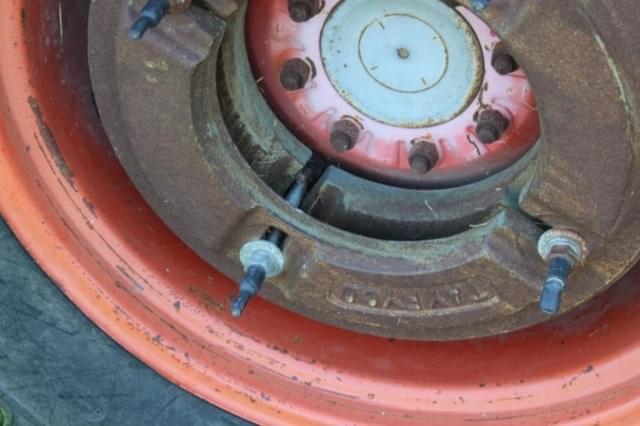 Image of Kubota L4350 equipment image 2