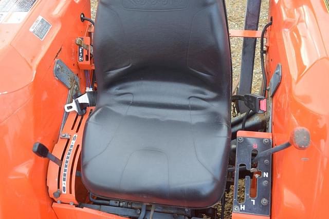 Image of Kubota L4400 equipment image 4