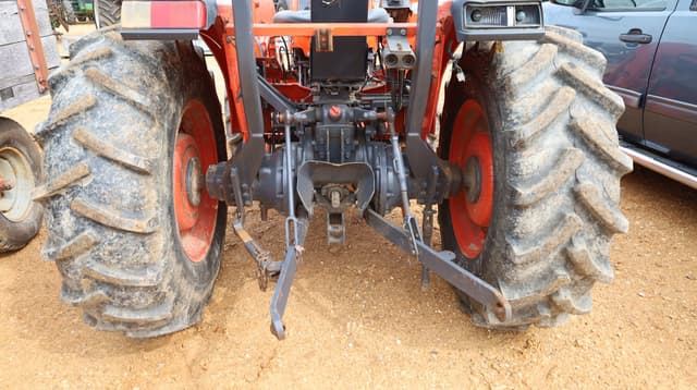 Image of Kubota L4400 equipment image 4