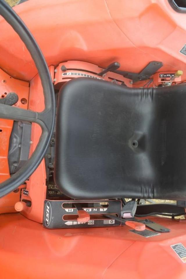 Image of Kubota L4400 equipment image 4
