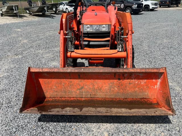 Image of Kubota L4400 equipment image 1