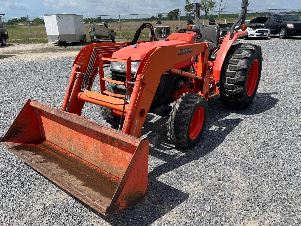 Image of Kubota L4400 Primary image