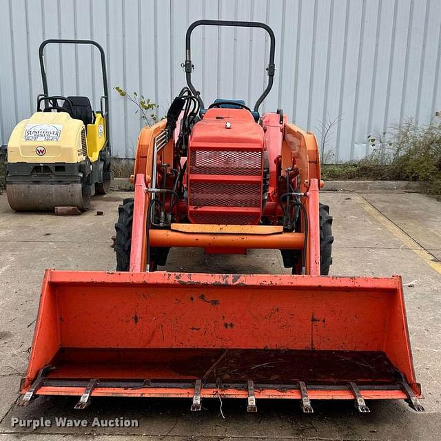 Image of Kubota L4400 equipment image 1