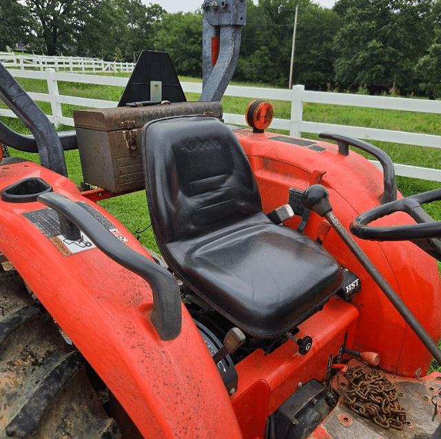 Image of Kubota L4600 equipment image 3