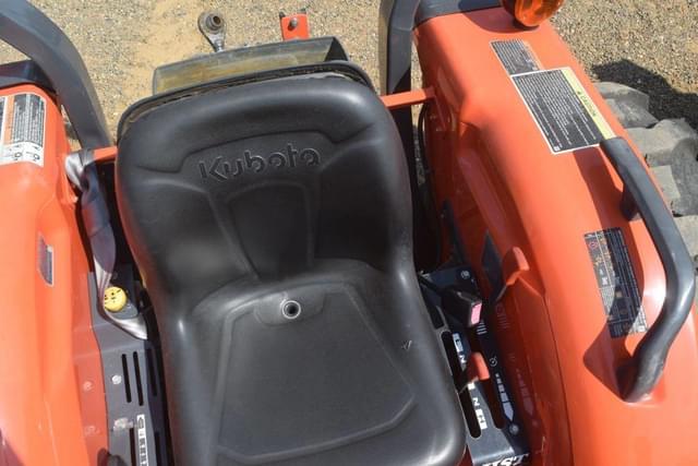Image of Kubota L4701 equipment image 4