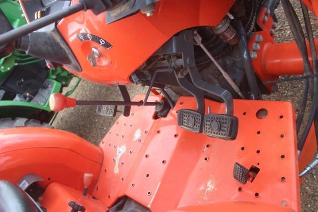 Image of Kubota L4701 equipment image 4