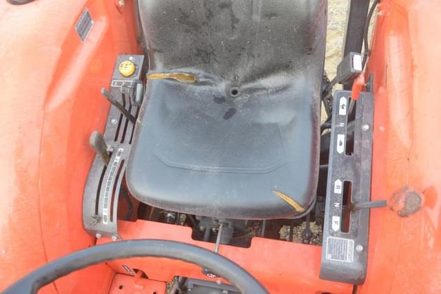 Image of Kubota L4701 equipment image 4