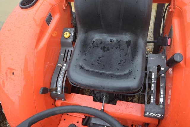 Image of Kubota L4701 equipment image 4