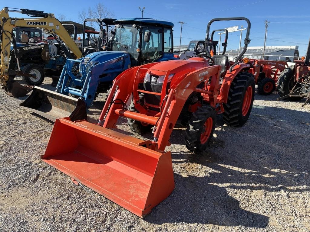 Kubota L4701 Equipment Image0