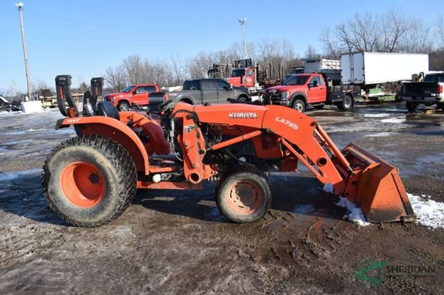 Image of Kubota L4701 equipment image 2