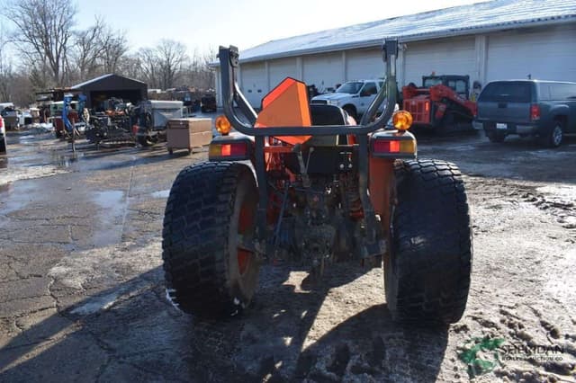 Image of Kubota L4701 equipment image 3