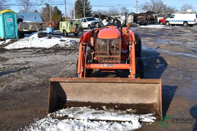 Image of Kubota L4701 equipment image 1