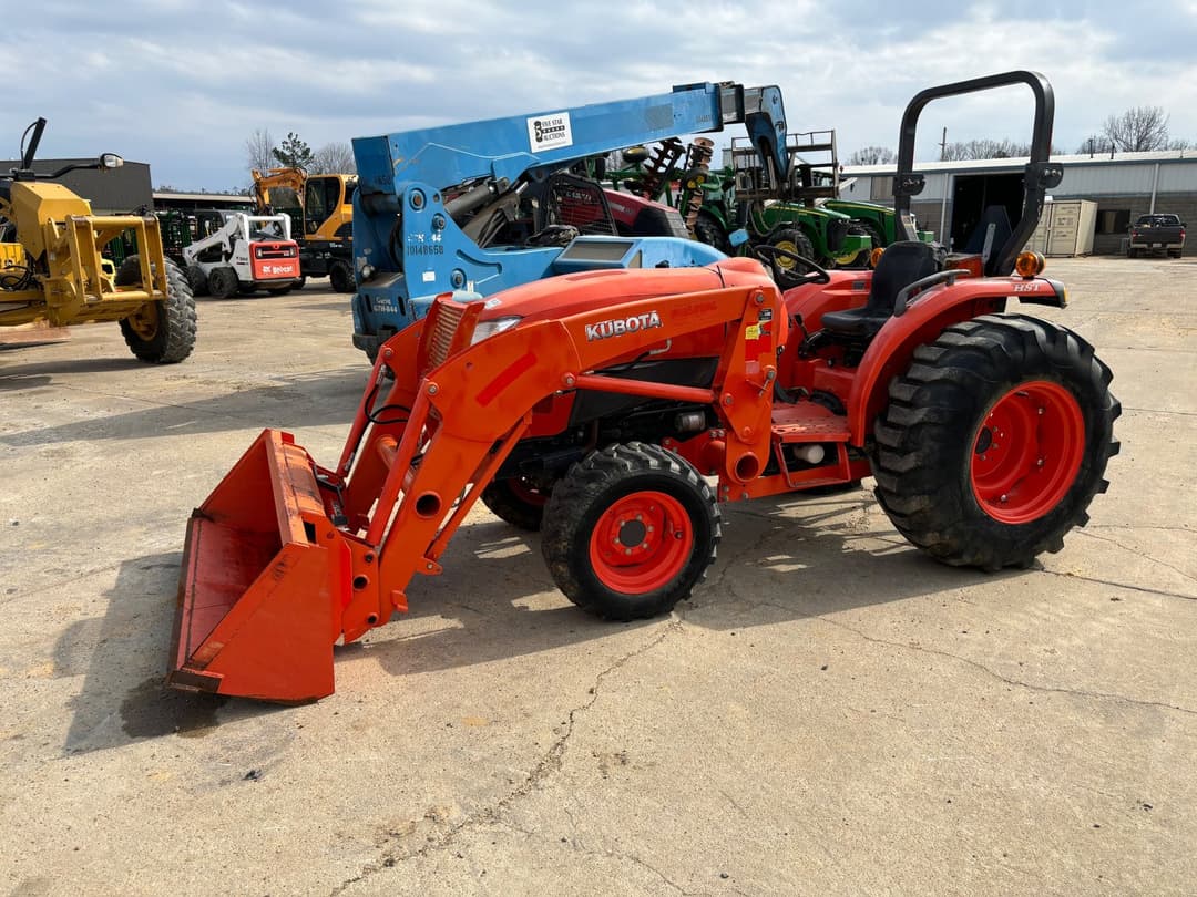 Image of Kubota L4701 Primary image