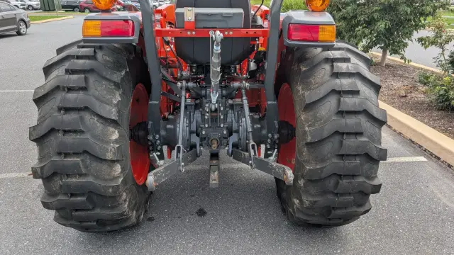 Image of Kubota L4701HST equipment image 2