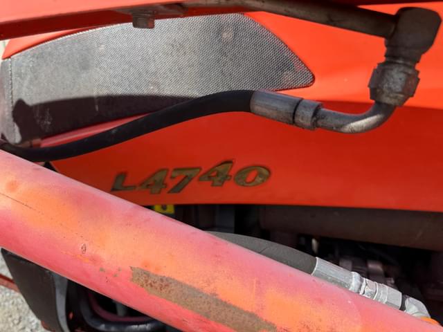 Image of Kubota L4740 equipment image 4
