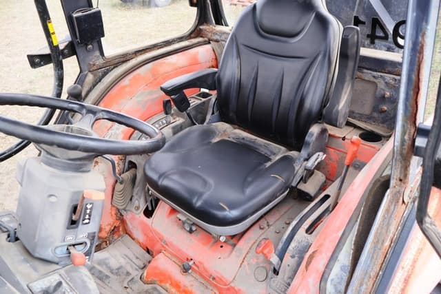 Image of Kubota L4740 equipment image 4