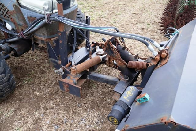 Image of Kubota L4740 equipment image 1