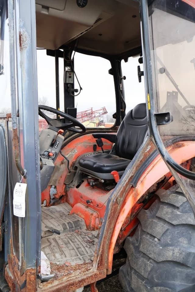 Image of Kubota L4740 equipment image 3