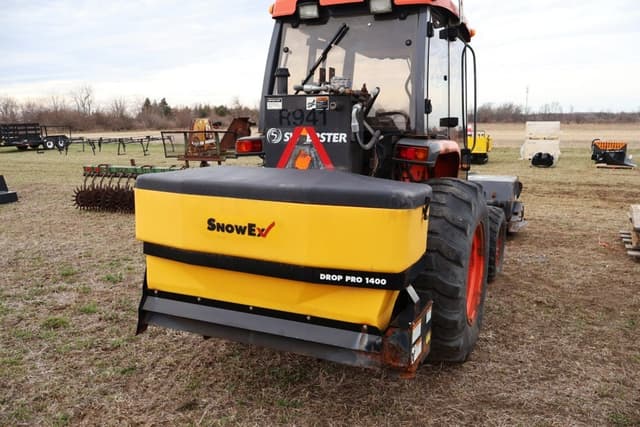 Image of Kubota L4740 equipment image 2