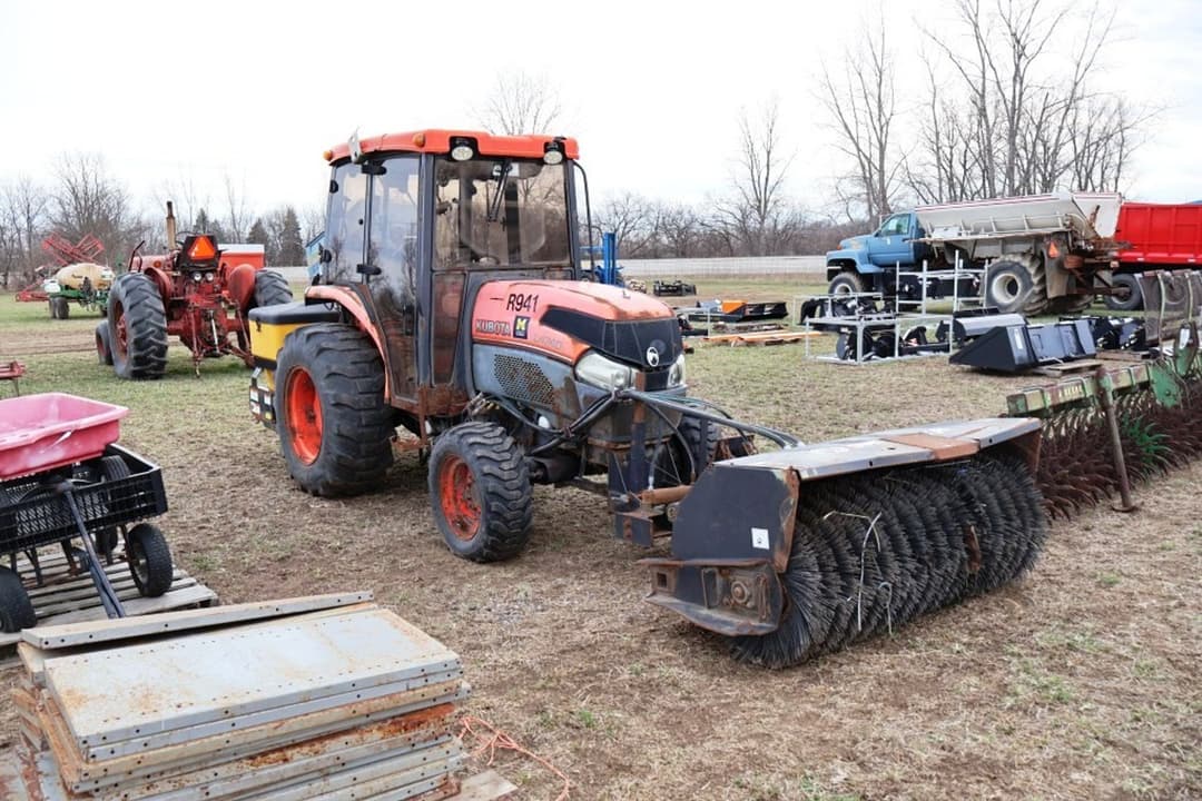 Image of Kubota L4740 Primary image