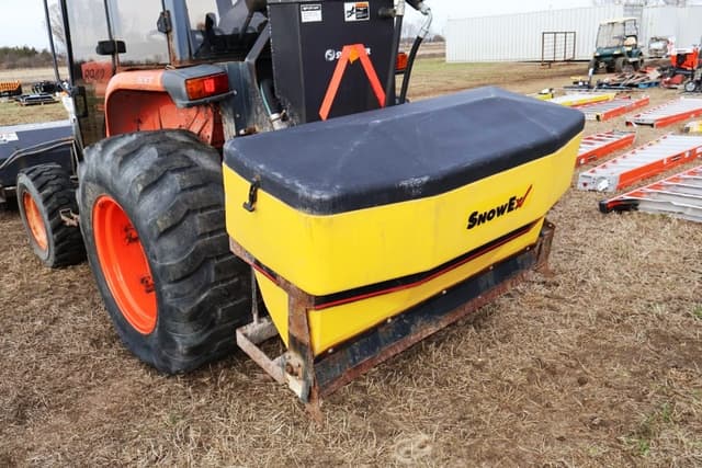 Image of Kubota L4740 equipment image 4