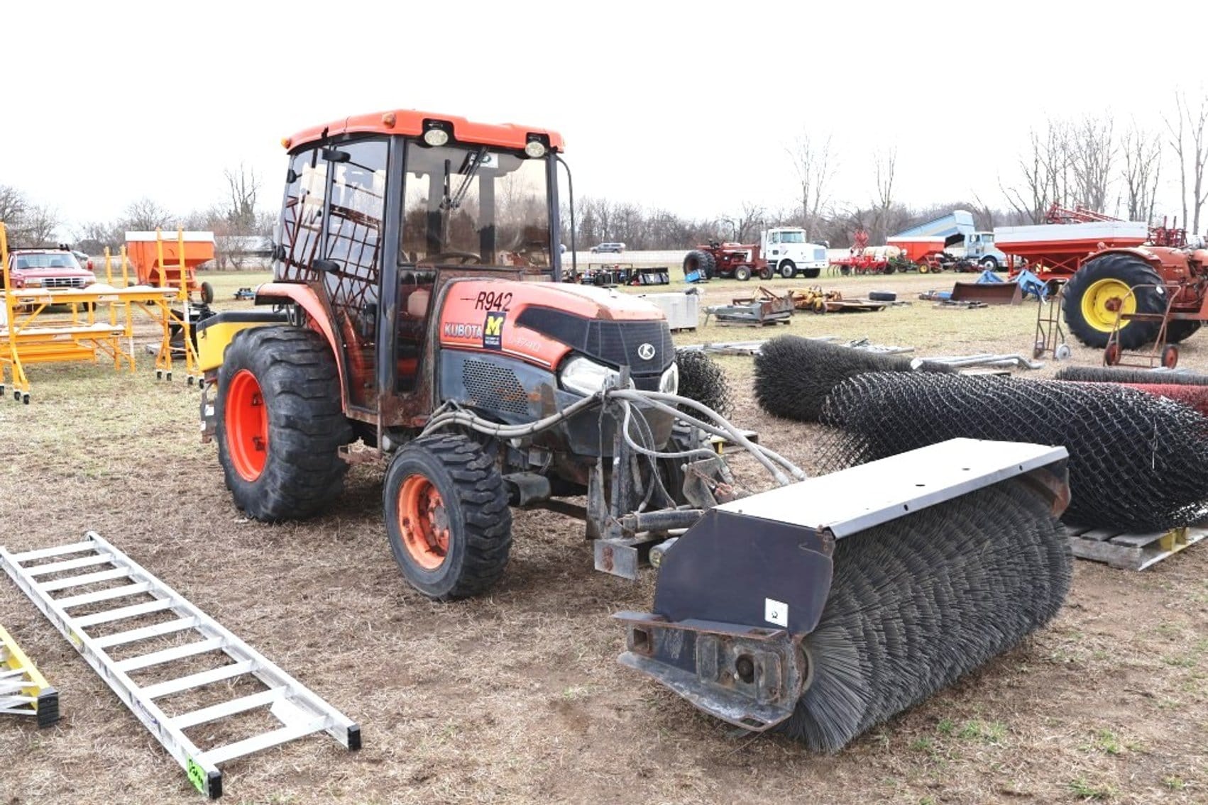 Kubota L4740 Equipment Image0