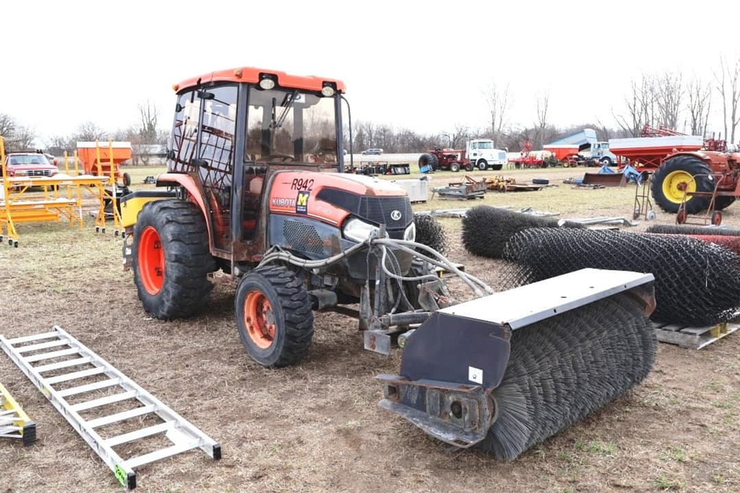 Image of Kubota L4740 Primary image