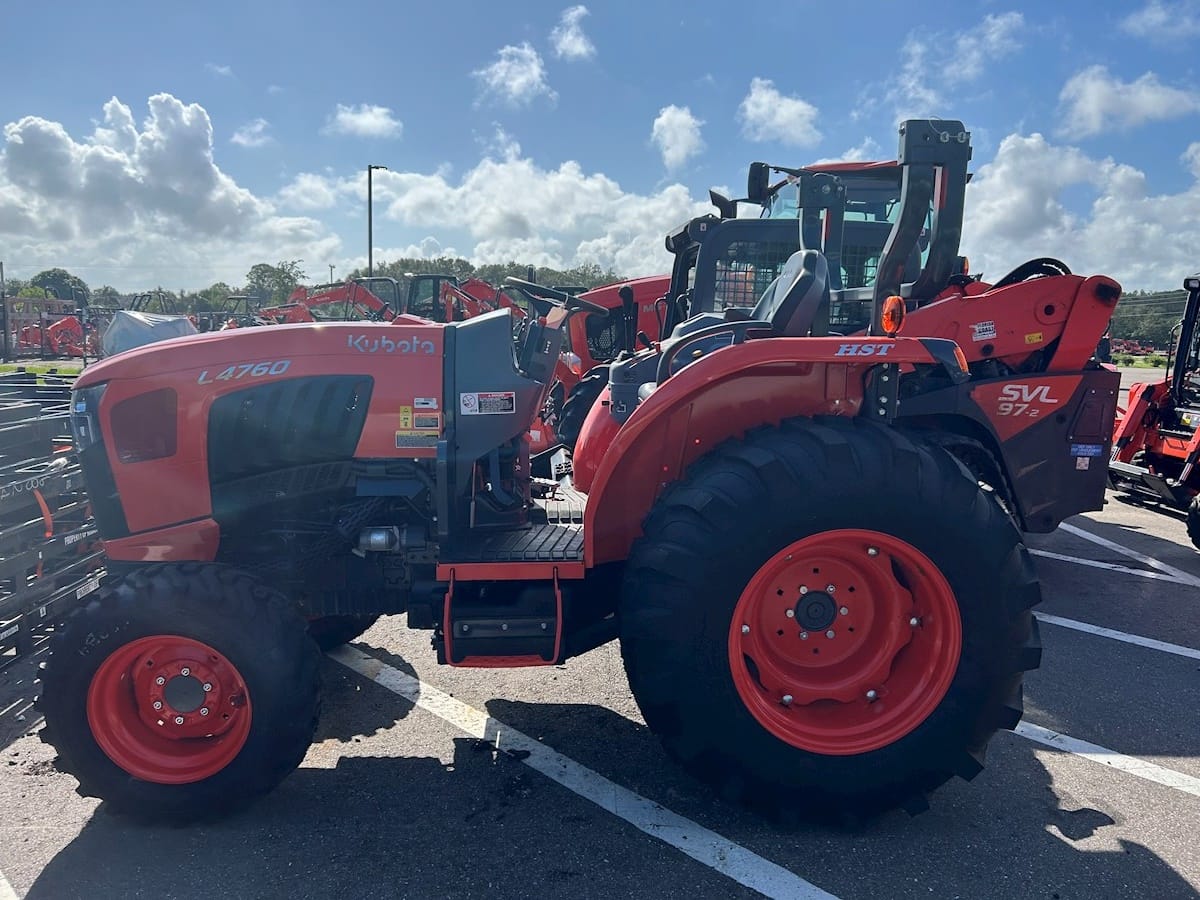 Kubota L4760 Equipment Image0