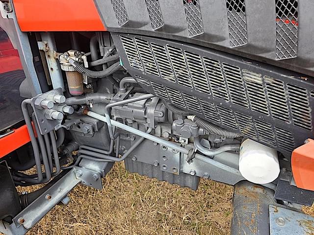 Image of Kubota L4760 equipment image 3