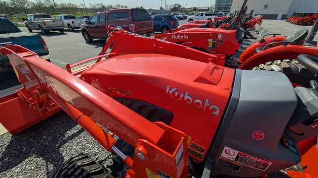 Image of Kubota L4760HST equipment image 4