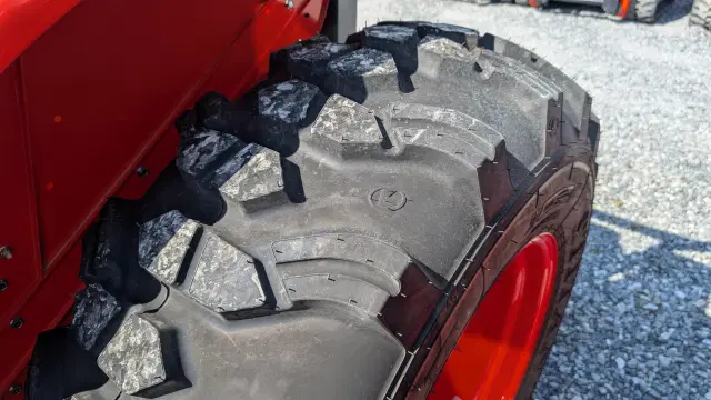 Image of Kubota L4760HST equipment image 2