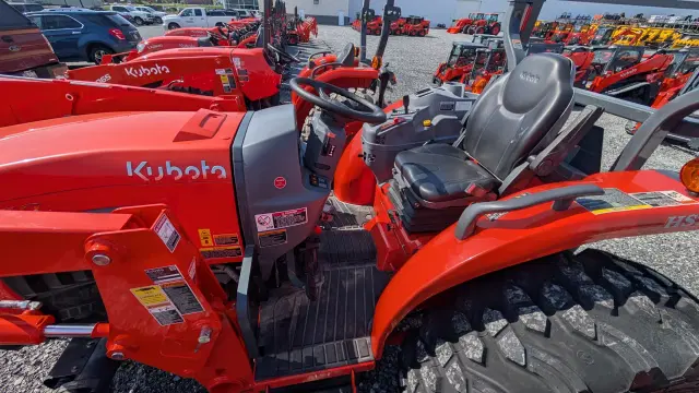 Image of Kubota L4760HST equipment image 3