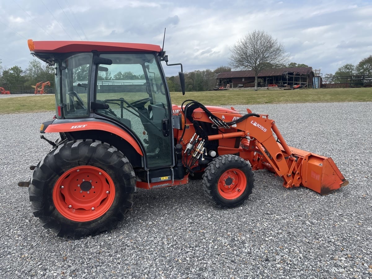 2013 Kubota L4760HSTC Equipment Image0
