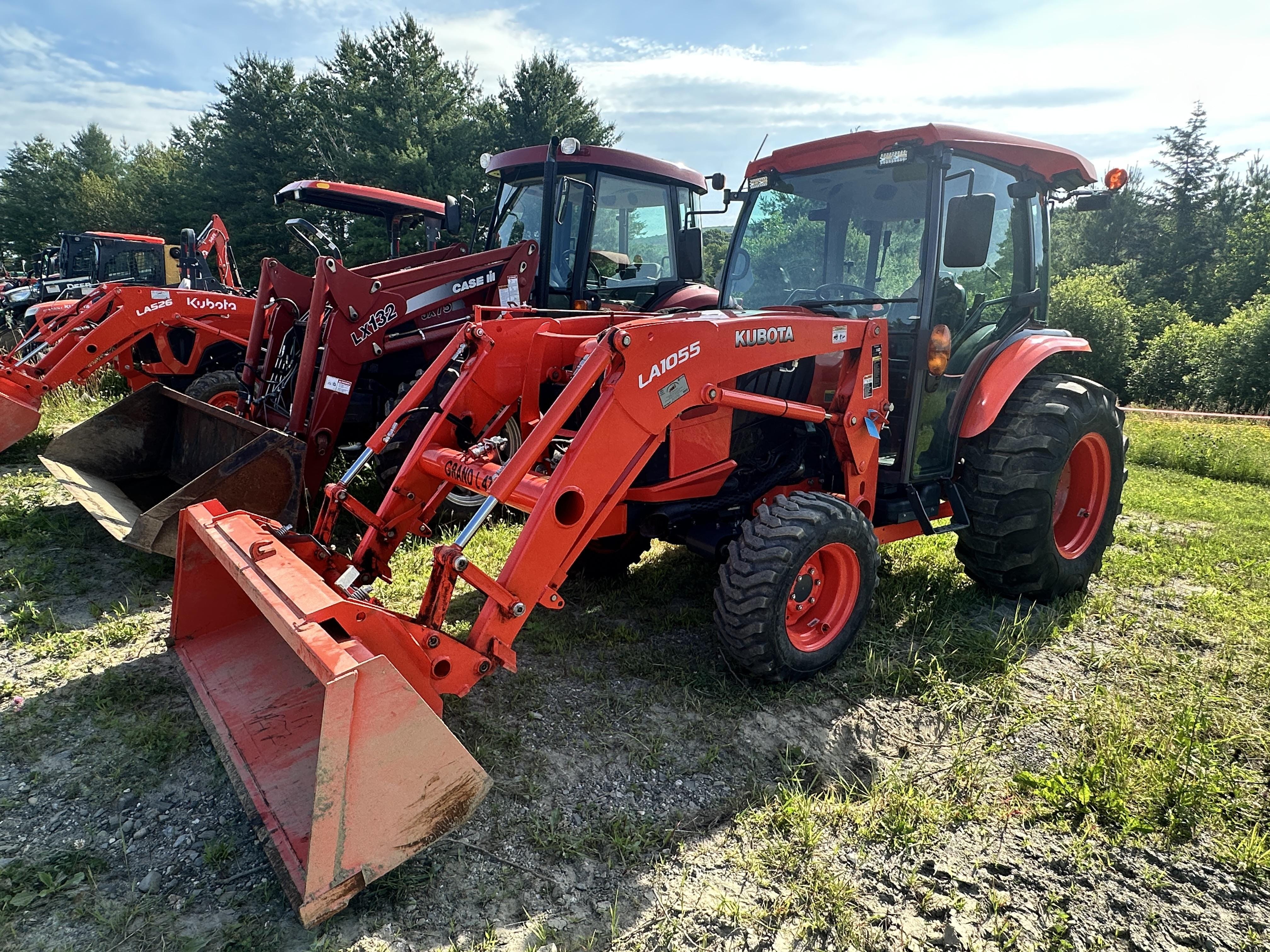 Kubota L4760HSTC Equipment Image0