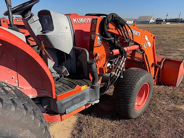 Image of Kubota L5460 equipment image 3