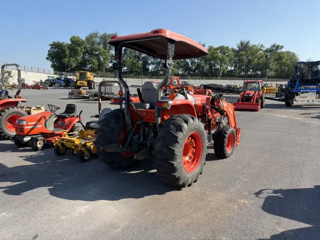 Image of Kubota L6060HST equipment image 4
