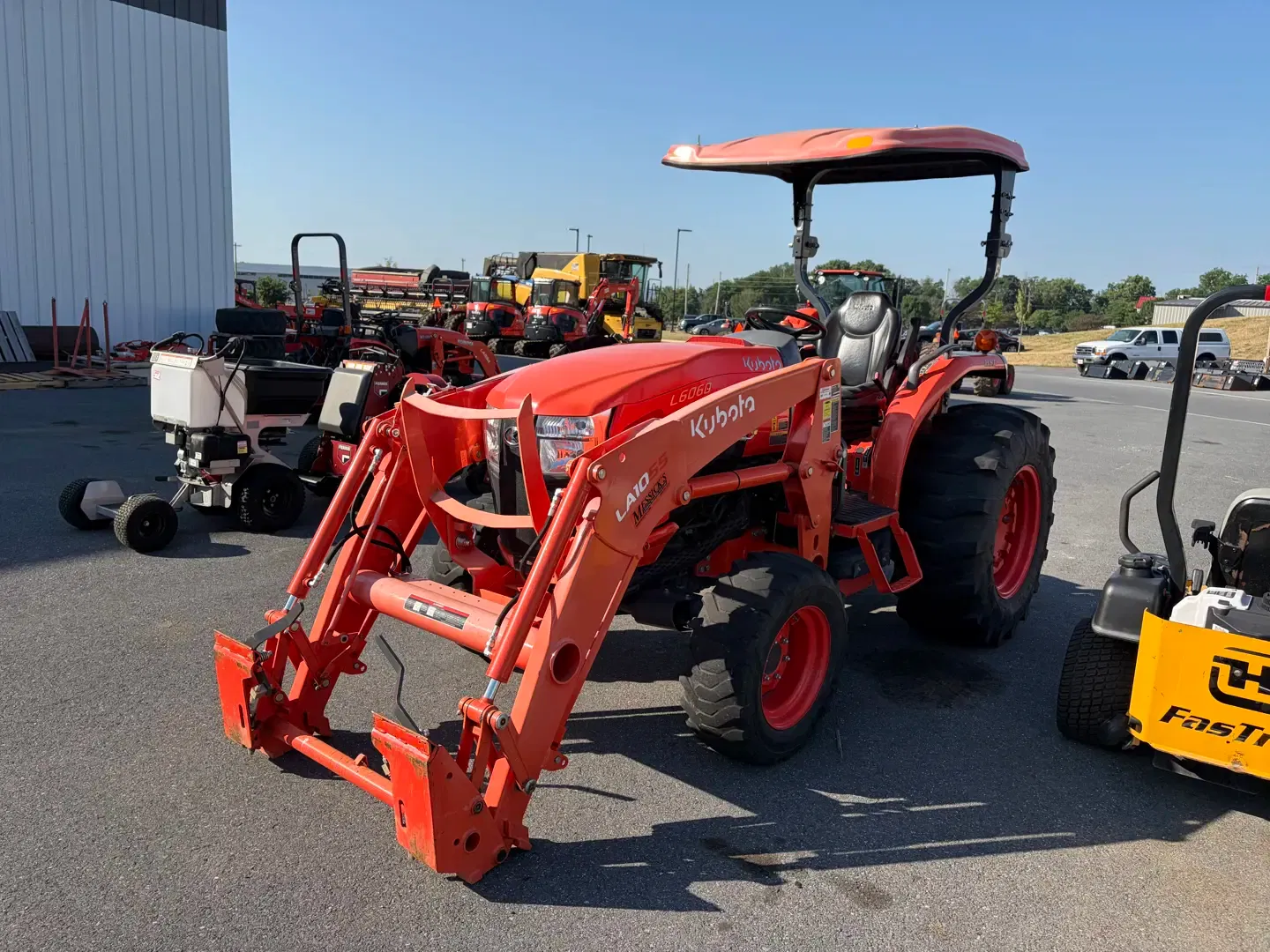 Kubota L6060HST Equipment Image0