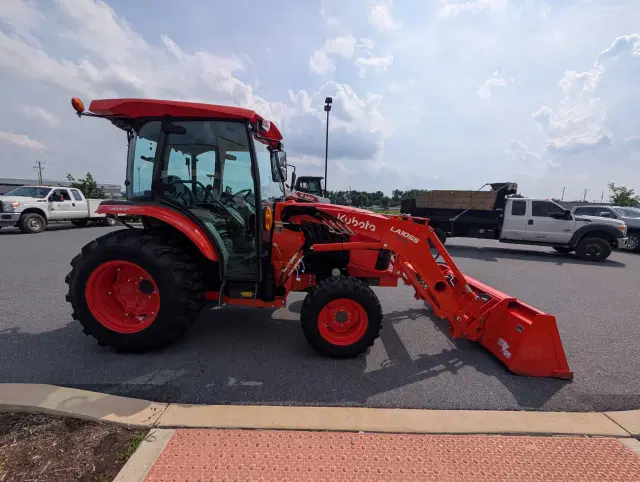 Image of Kubota L6060HSTC equipment image 2