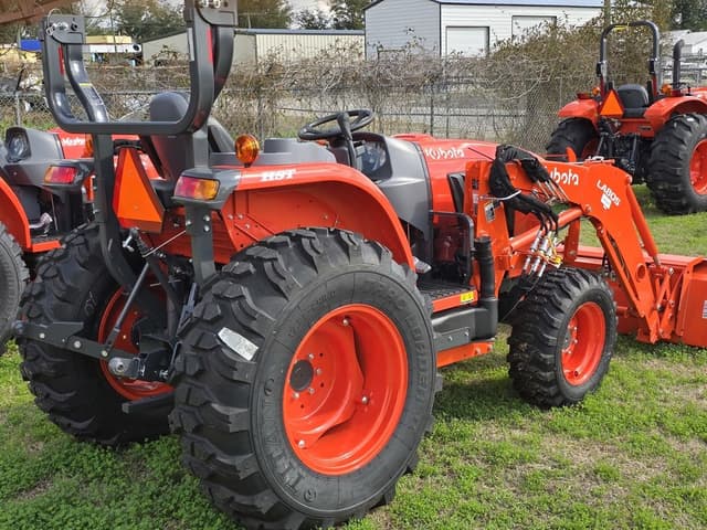 Image of Kubota L3560 equipment image 3