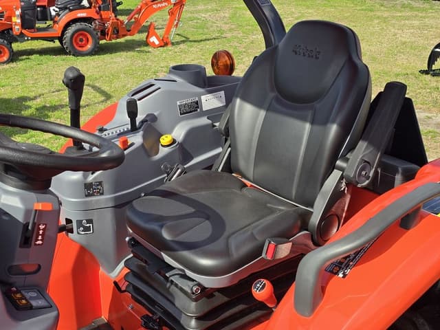 Image of Kubota L3560 equipment image 4