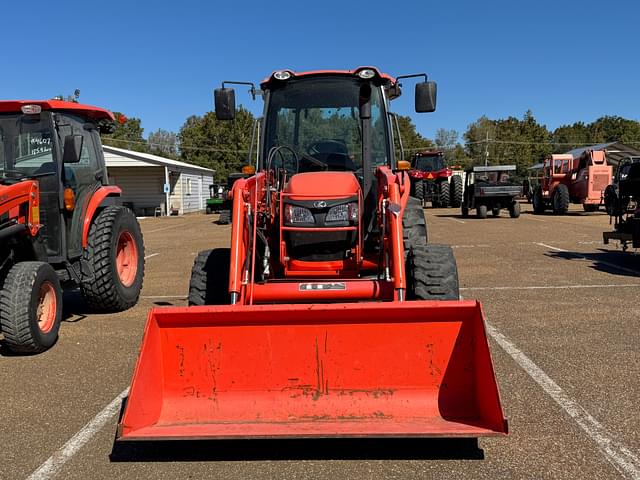 Image of Kubota M7060 equipment image 3