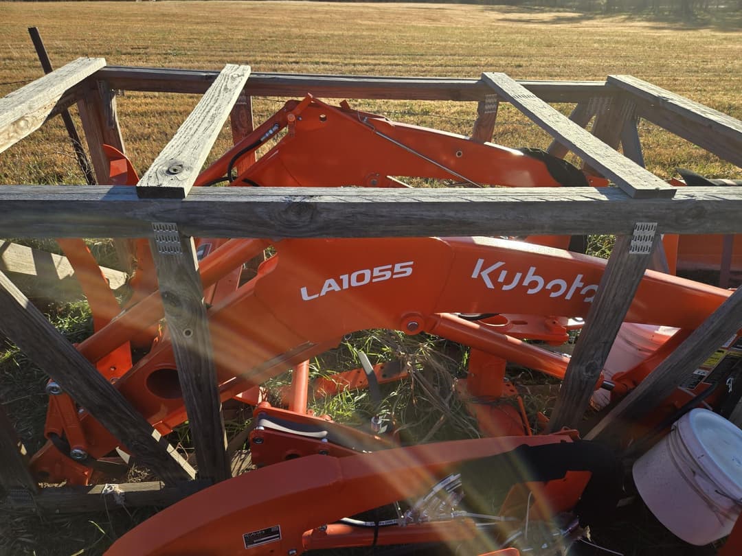 Image of Kubota LA1055 Primary Image