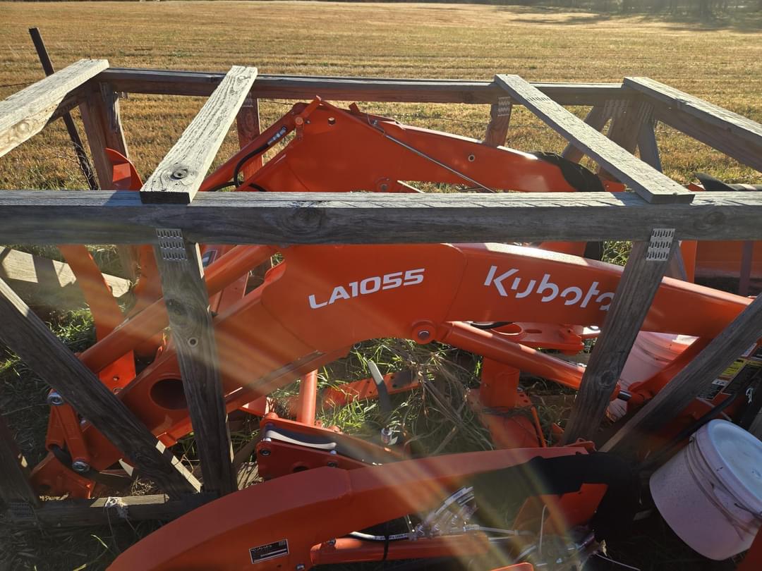 Image of Kubota LA1055 Primary Image